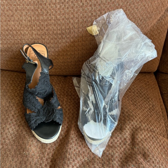 Lucky Brand Shoes - Lucky brand wedge new in box